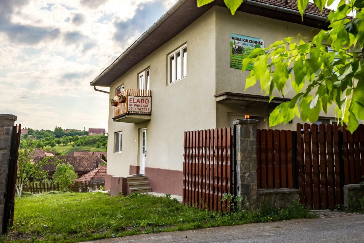 Farkaslaki Kulcsoshaz Lupeni (Harghita) Exterior photo